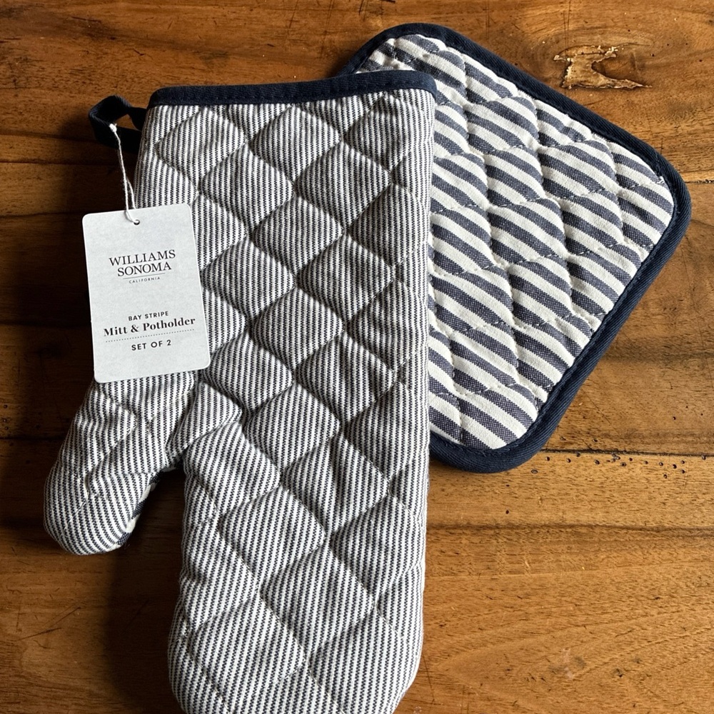 Williams Sonoma Navy and White Mitt & Potholder Set